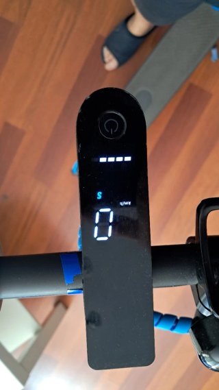 Patinete Eléctrico Azul y Negro