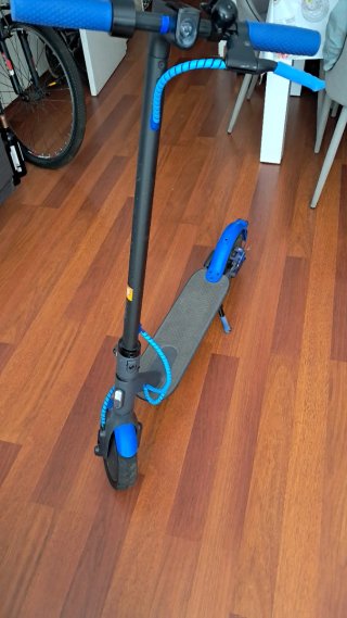 Patinete Eléctrico Azul y Negro