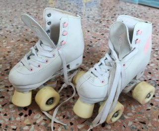 Patines de 4 ruedas blancos para niños