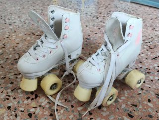 Patines de 4 ruedas blancos para niños