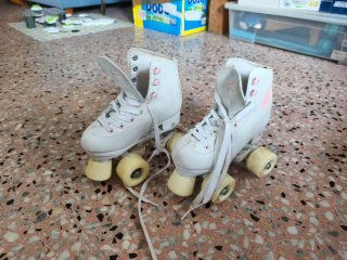Patines de 4 ruedas blancos para niños