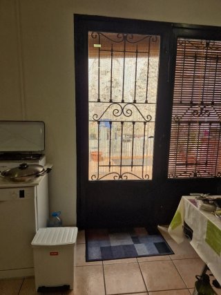 Puerta de hierro forjado