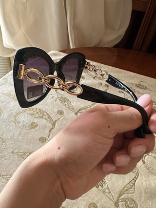 Gafas de sol Guess negras y rosas