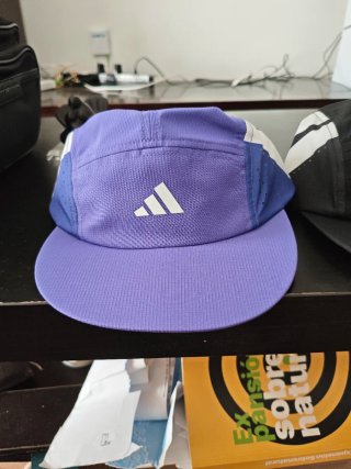 Gorra Adidas Morada Rayas Blancas