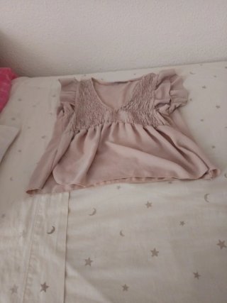 Conjunto top lila y falda blanca