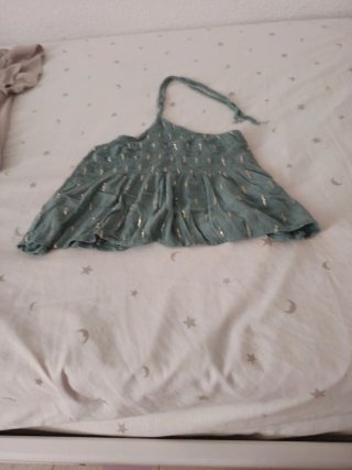 Conjunto top lila y falda blanca