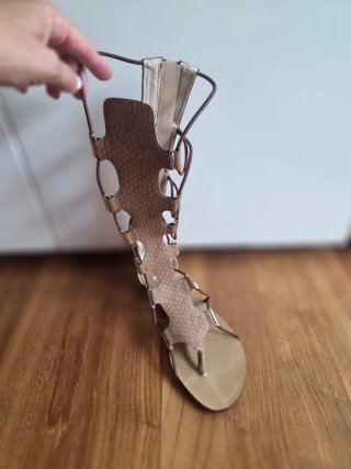Sandalias romanas piel serpiente