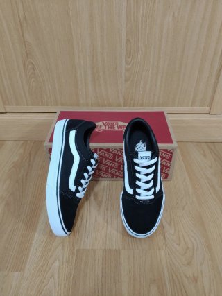 Vans Ward Zapatillas Negras y Blancas