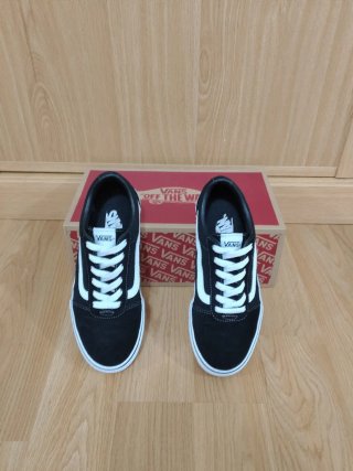 Vans Ward Zapatillas Negras y Blancas