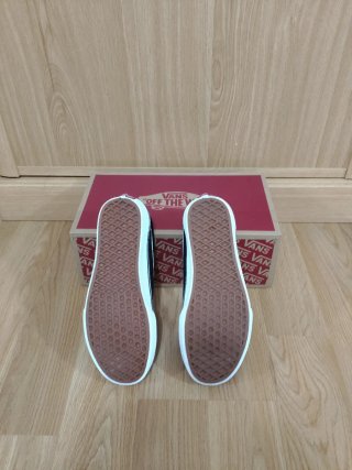 Vans Ward Zapatillas Negras y Blancas