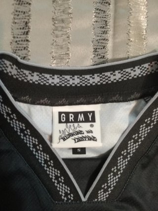 Camiseta GRMY Negra y Gris