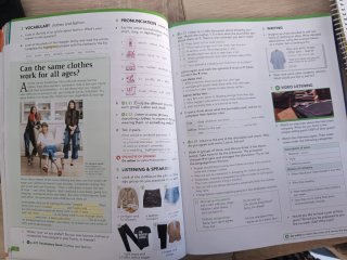 Libro inglés Escuela Oficial de Idiomas B2.2.