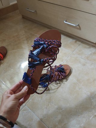 Sandalias Bimba y Lola planas cordón