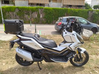Zontes 368G Scooter Negra y Blanca