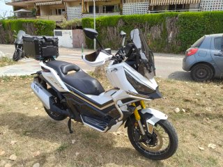 Zontes 368G Scooter Negra y Blanca