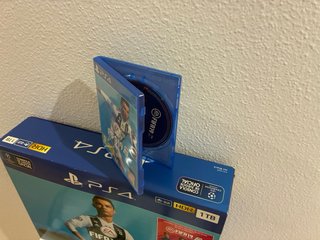 PS4, 1TB, + FIFA 19 (solo venta en persona)