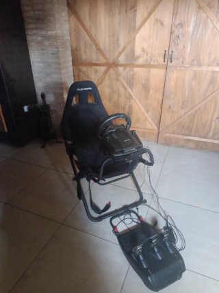 Playseat con Volante y Pedales