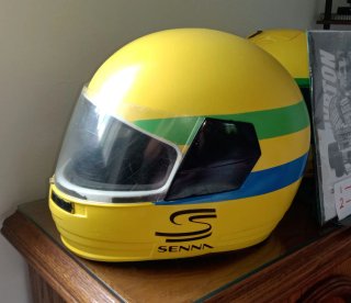 Casco Ayrton Senna Da Silva Exposición Amarillo