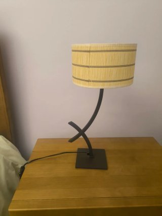 Lámpara de mesa tela y metal
