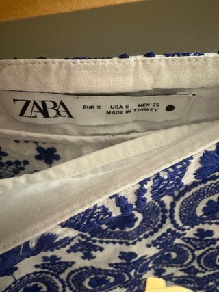 Shorts Zara bordados azul y blanco