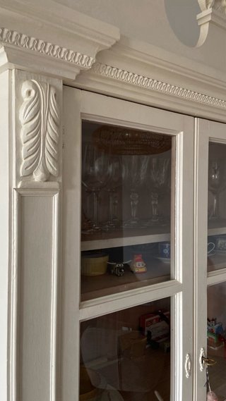 Vitrina de madera y cristal