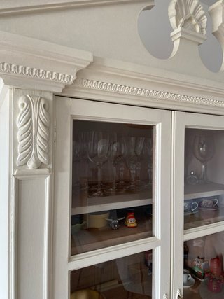 Vitrina de madera y cristal
