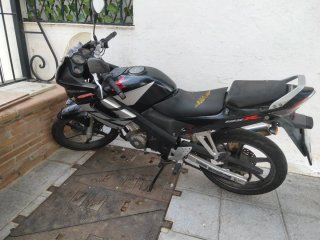 Honda CBR 125R Negra