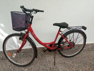 Bicicleta Vintage Roja con Cesta