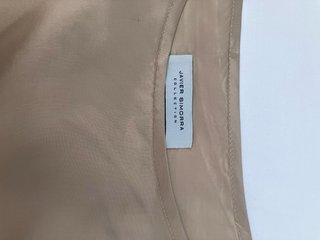 Vestido y chaqueta de encaje beige