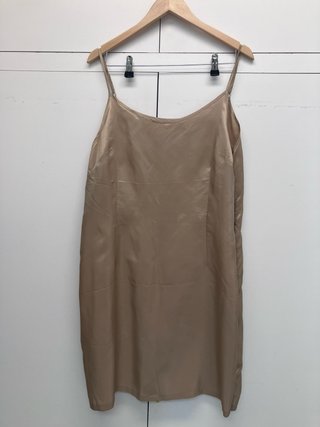 Vestido y chaqueta de encaje beige