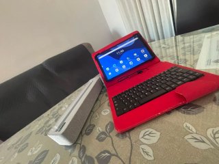 Pack Tablet Lenovo Roja + Teclado + Altavoz alexa