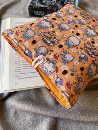 Funda literaria Totoro