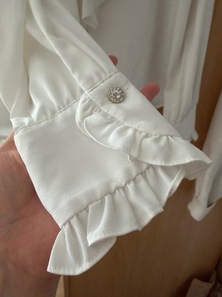 Blusa Zara blanca con volantes