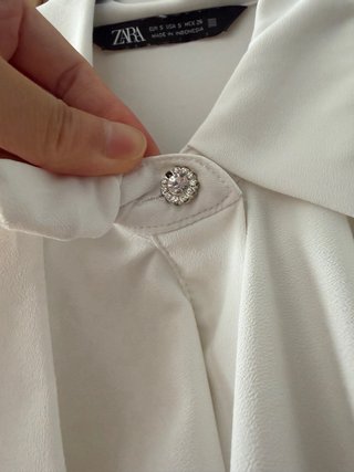 Blusa Zara blanca con volantes