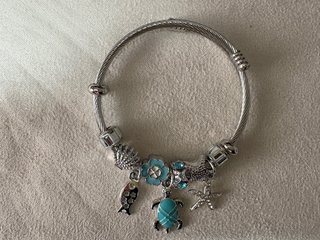 Pulsera de acero con charms marinos