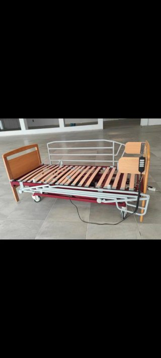 Cama articulada geriátrica madera y metal