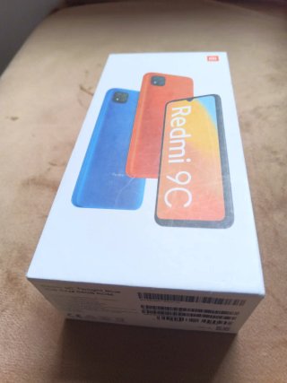 Xiaomi Redmi 9C con funda y caja
