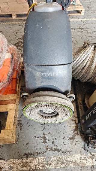 Barredora Numatic por liquidación