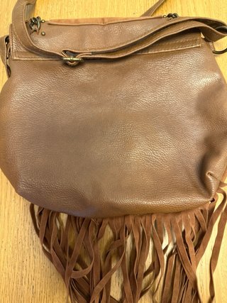 Bolso bandolera marrón con flecos