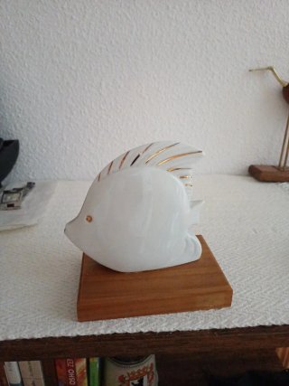Coleccion Figura pez porcelana base madera y ave