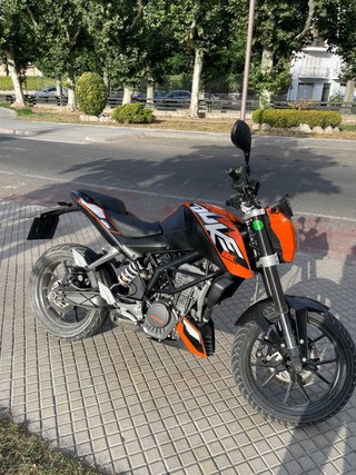 KTM Duke 125 2012 Naranja y Negra