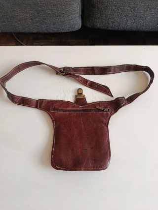 Riñonera de piel marrón nueva