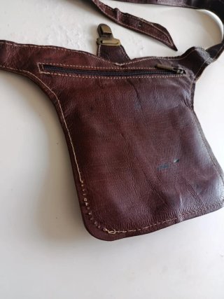 Riñonera de piel marrón nueva