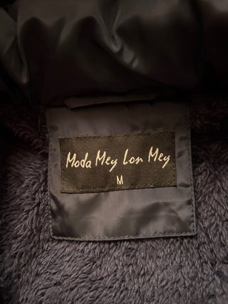 Parka Chaquetón Negro con Capucha Forrada