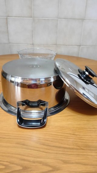 Olla AMC 24x12cm, 5 L  Visiotherm + Cestillo Nueva
