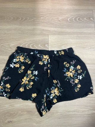 Shorts H&M florales negros talla M