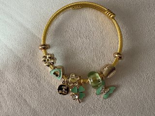 Pulsera acero dorada con charms