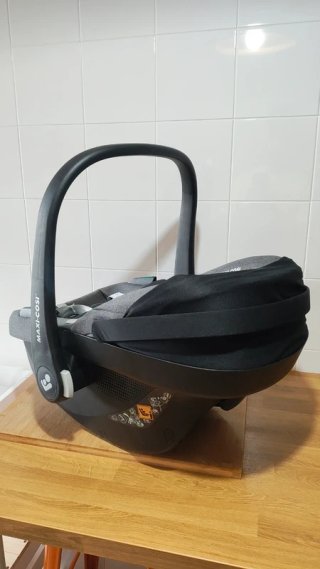 Maxi Cosi baby car seat