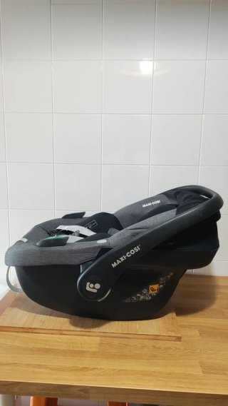 Maxi Cosi baby car seat