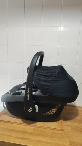 Maxi Cosi baby car seat